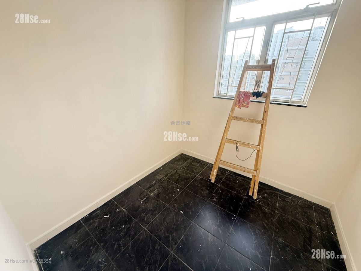 八号花园 租盘 438 平方尺