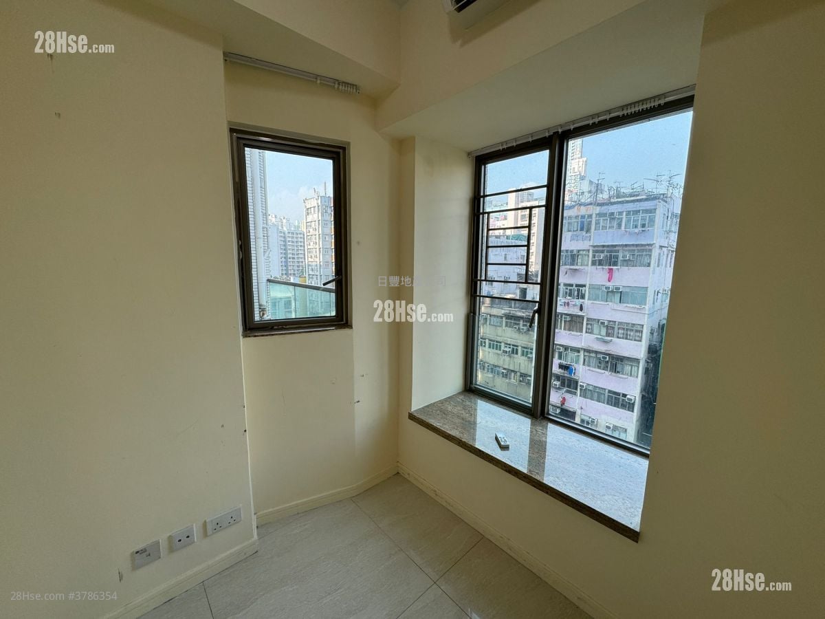 Trinity Towers Rental 3 Bedrooms , 2 Bathrooms 711 ft²