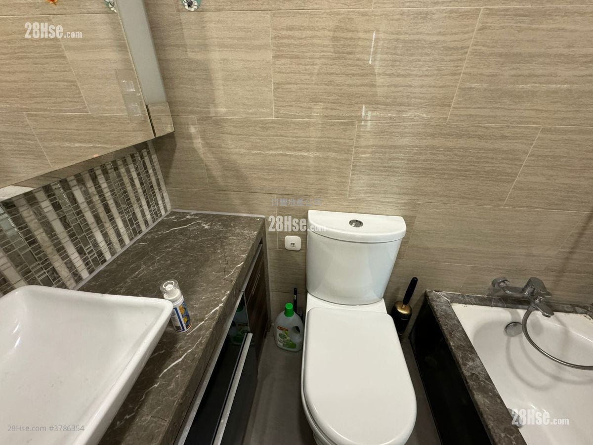 Trinity Towers Rental 3 Bedrooms , 2 Bathrooms 711 ft²