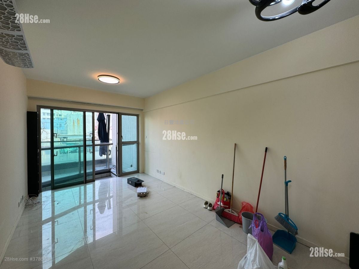Trinity Towers Rental 3 Bedrooms , 2 Bathrooms 711 ft²