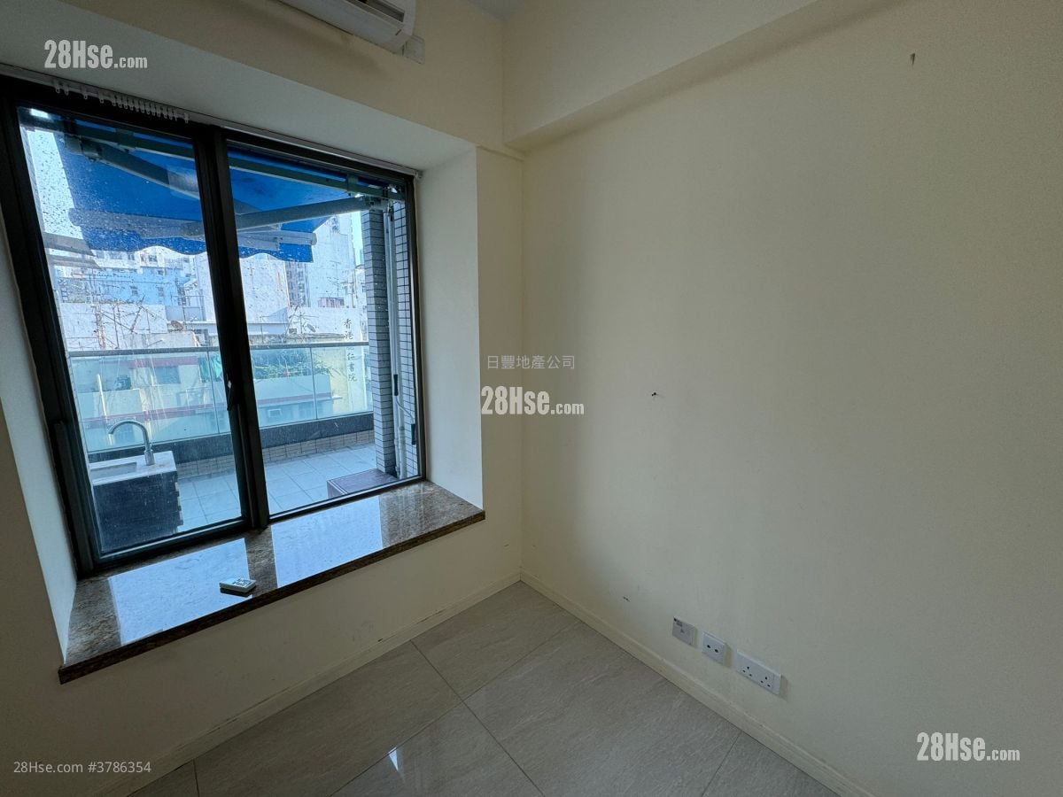 Trinity Towers Rental 3 Bedrooms , 2 Bathrooms 711 ft²