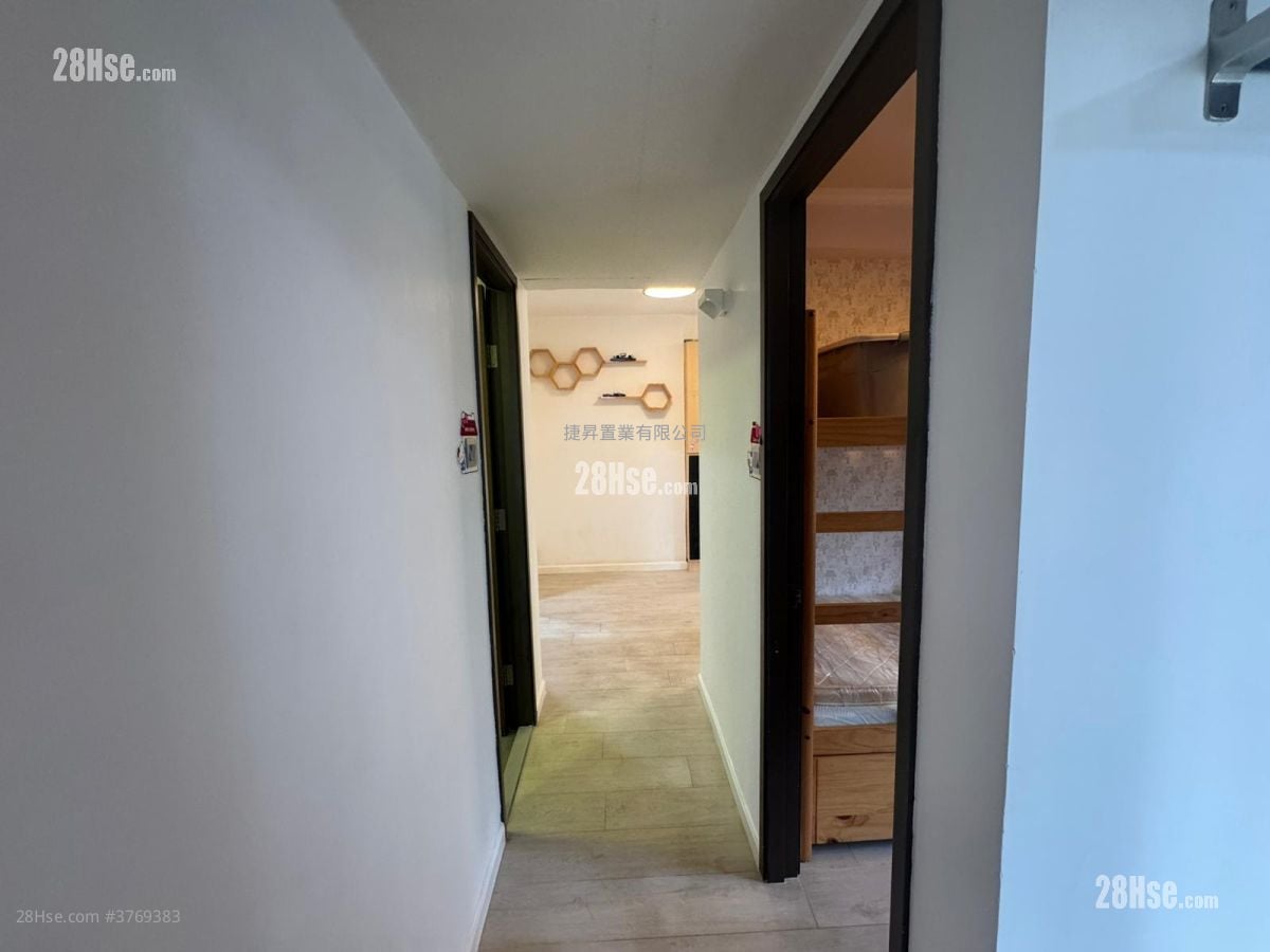 Hung Hom Gardens Sell 3 Bedrooms , 1 Bathroom 480 ft²