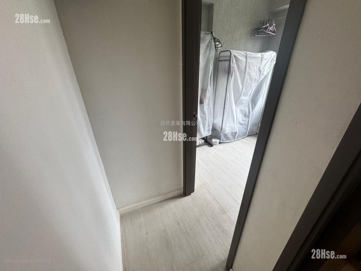 Hung Hom Gardens Sell 3 Bedrooms , 1 Bathroom 480 ft²