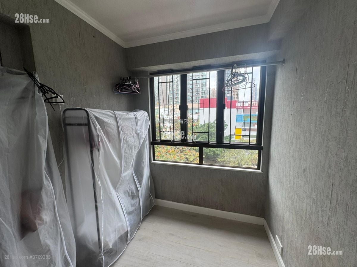 Hung Hom Gardens Sell 3 Bedrooms , 1 Bathroom 480 ft²