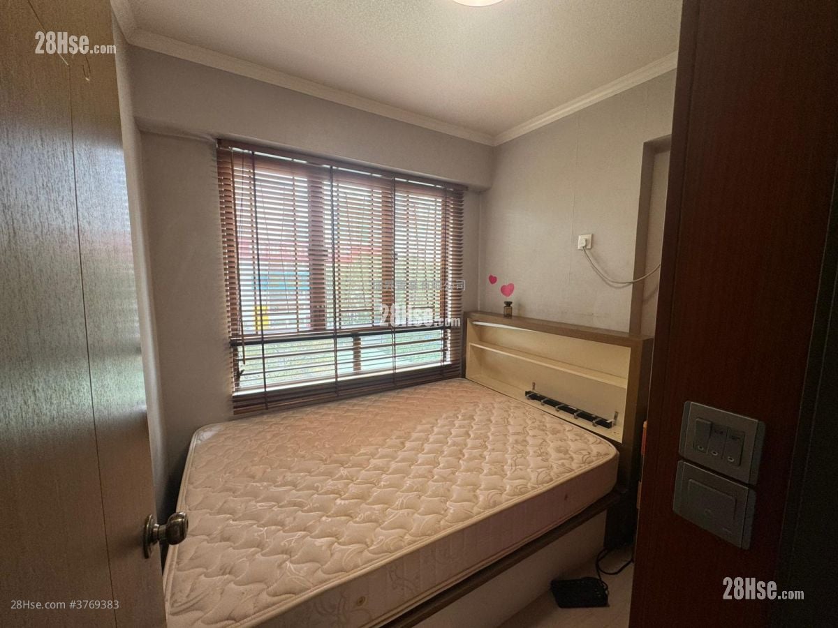 Hung Hom Gardens Sell 3 Bedrooms , 1 Bathroom 480 ft²