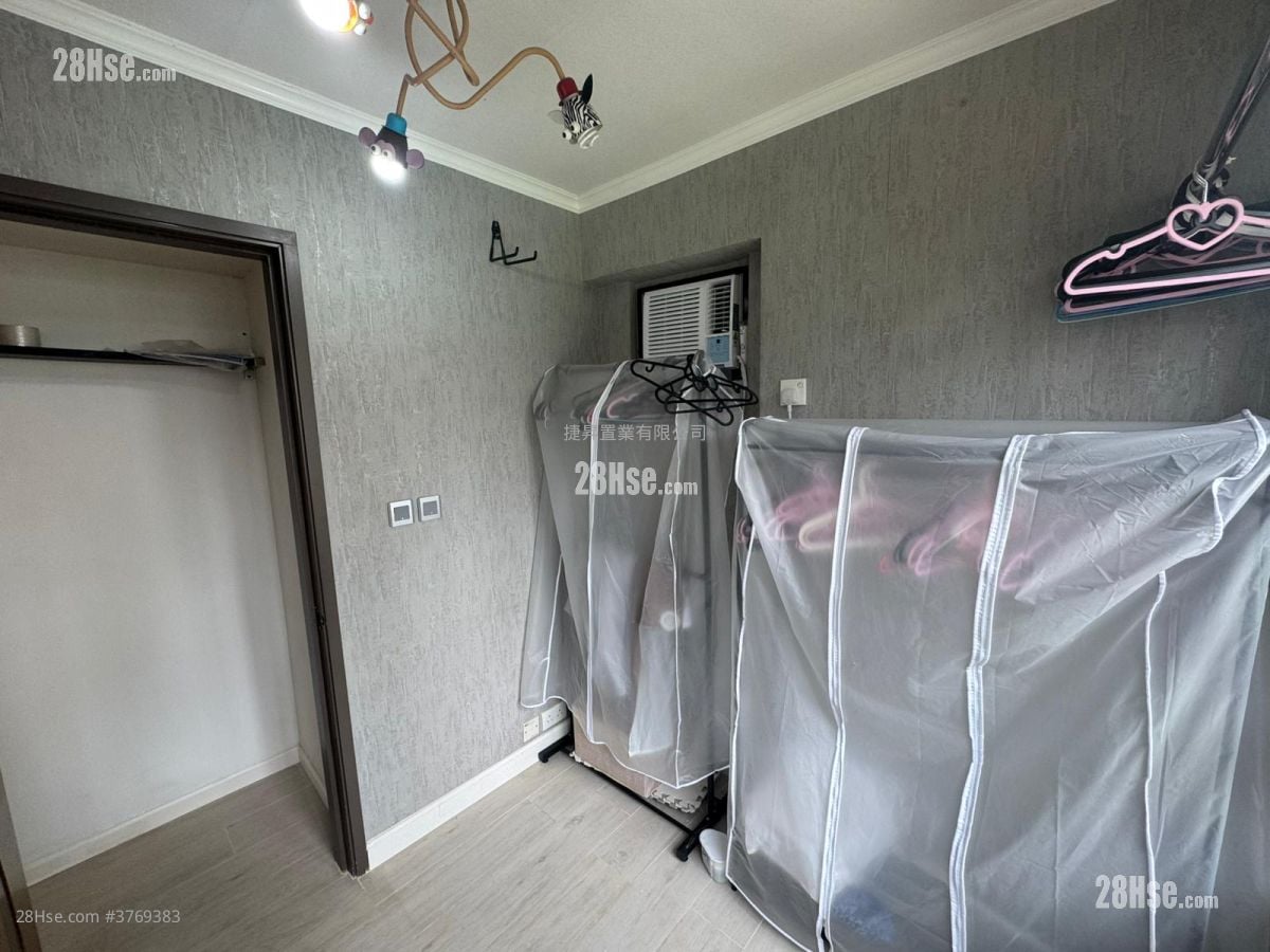 Hung Hom Gardens Sell 3 Bedrooms , 1 Bathroom 480 ft²