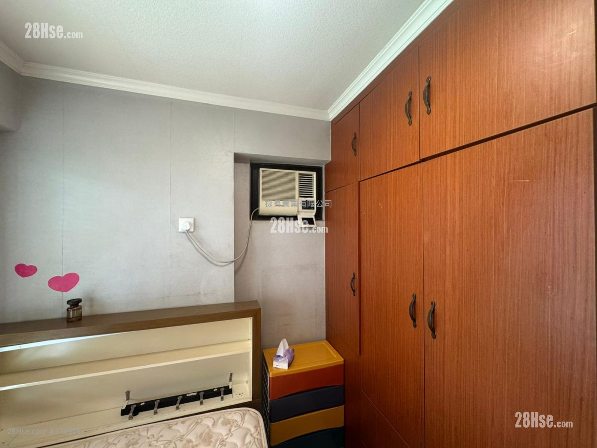 Hung Hom Gardens Sell 3 Bedrooms , 1 Bathroom 480 ft²