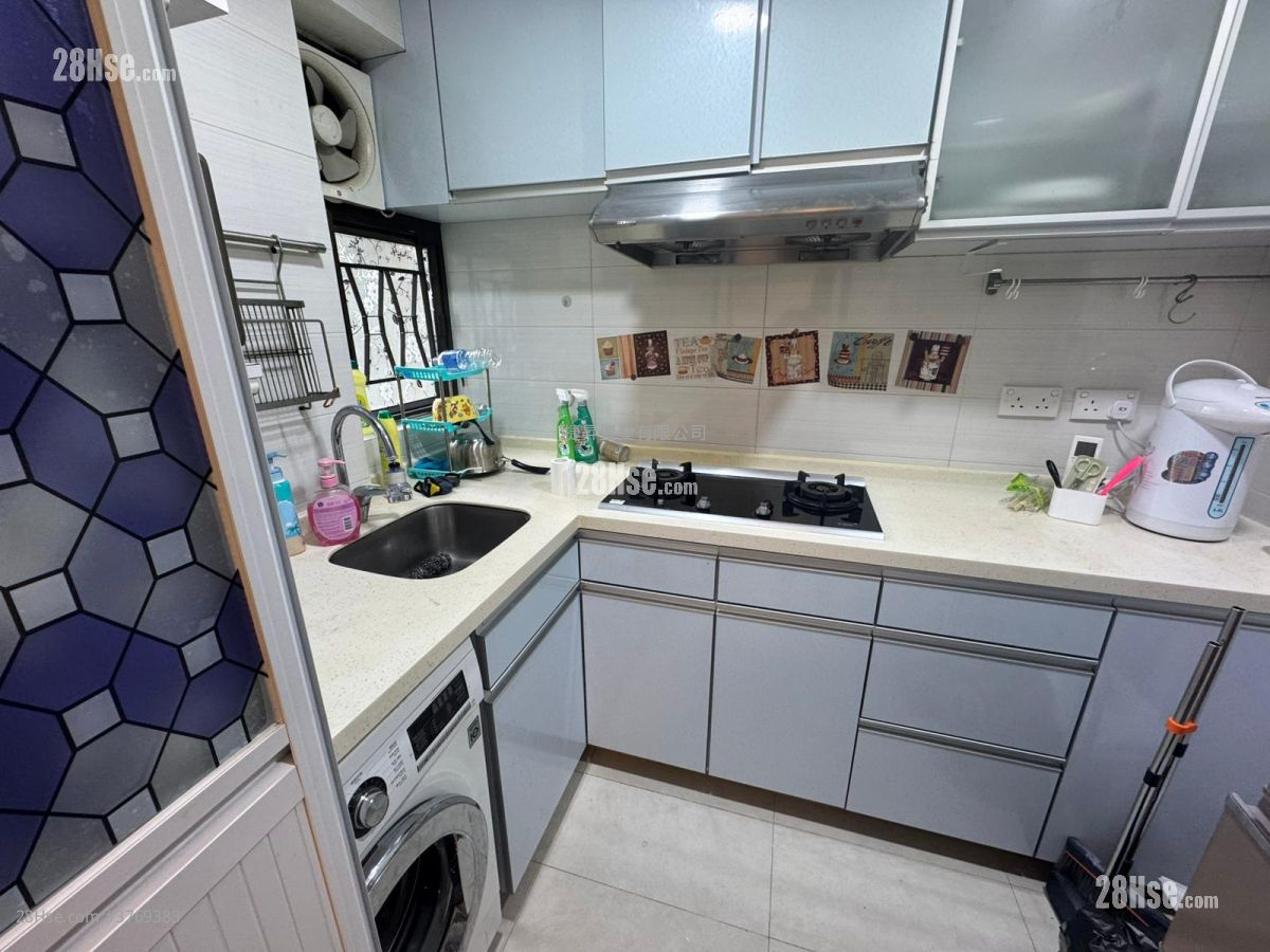 Hung Hom Gardens Sell 3 Bedrooms , 1 Bathroom 480 ft²