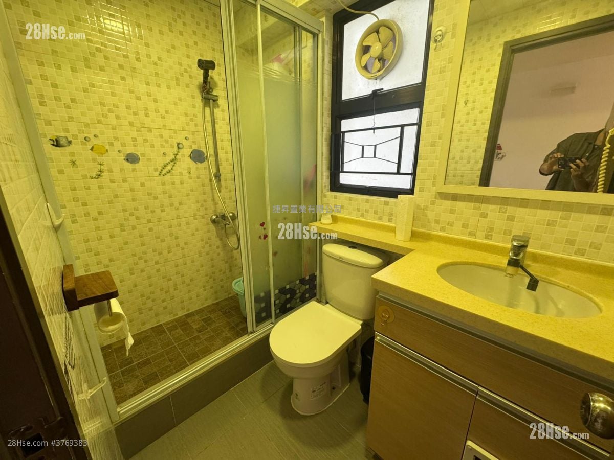 Hung Hom Gardens Sell 3 Bedrooms , 1 Bathroom 480 ft²