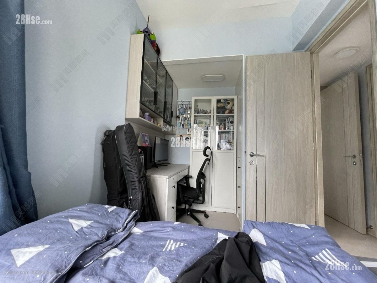 Sea To Sky Sell 3 Bedrooms , 2 Bathrooms 702 ft²