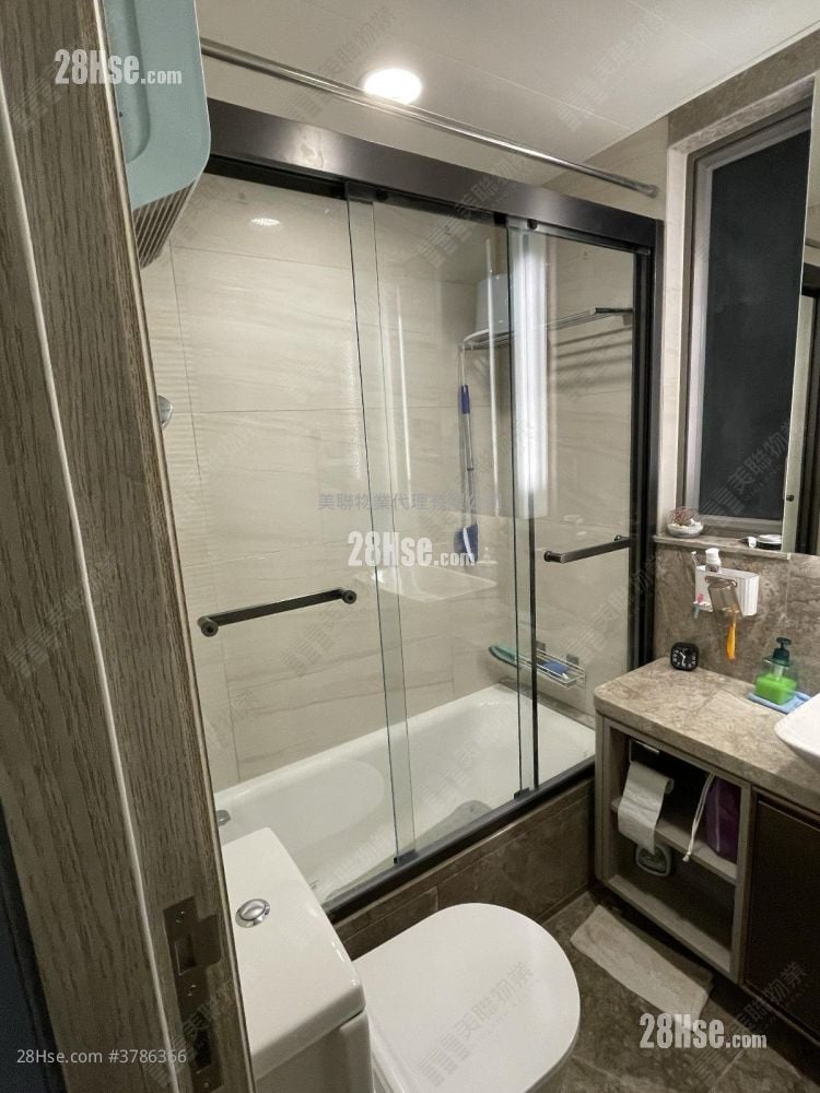 Sea To Sky Sell 3 Bedrooms , 2 Bathrooms 702 ft²