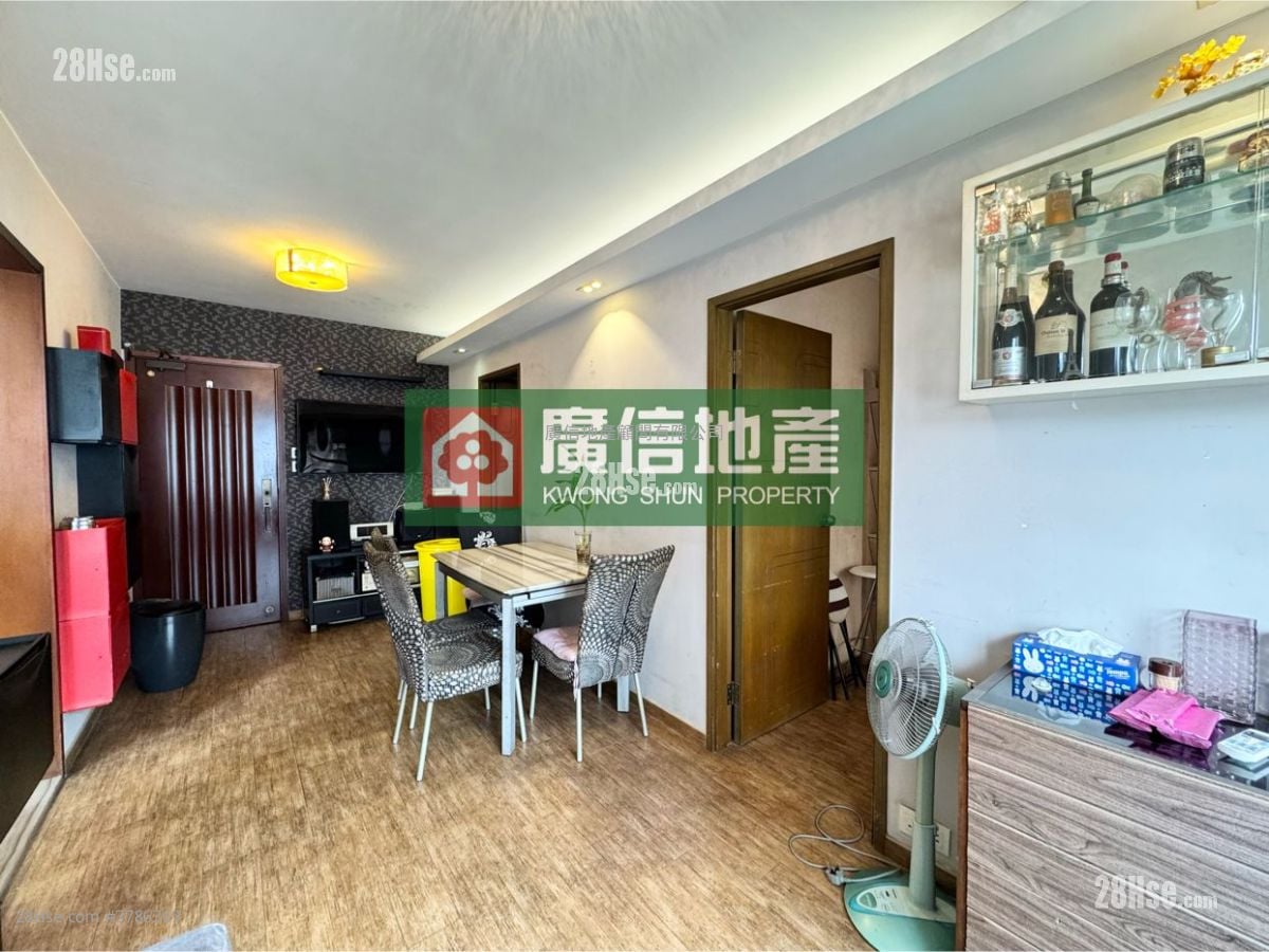 Shun Hing Building Sell 2 Bedrooms , 1 Bathroom