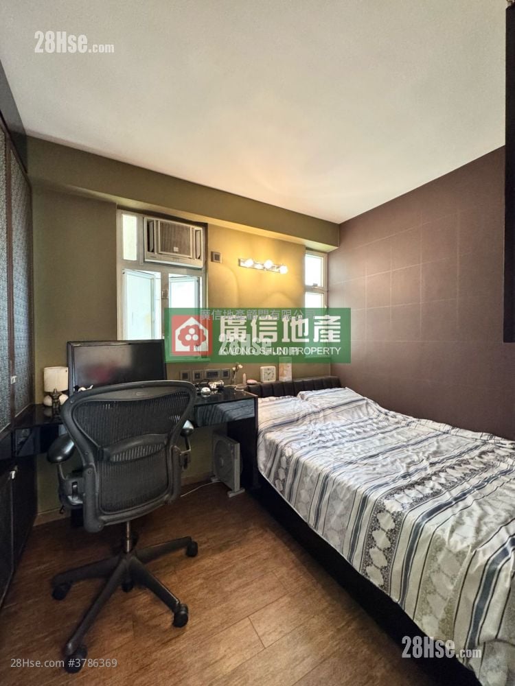 Shun Hing Building Sell 2 Bedrooms , 1 Bathroom