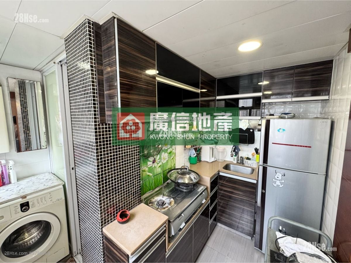 Shun Hing Building Sell 2 Bedrooms , 1 Bathroom