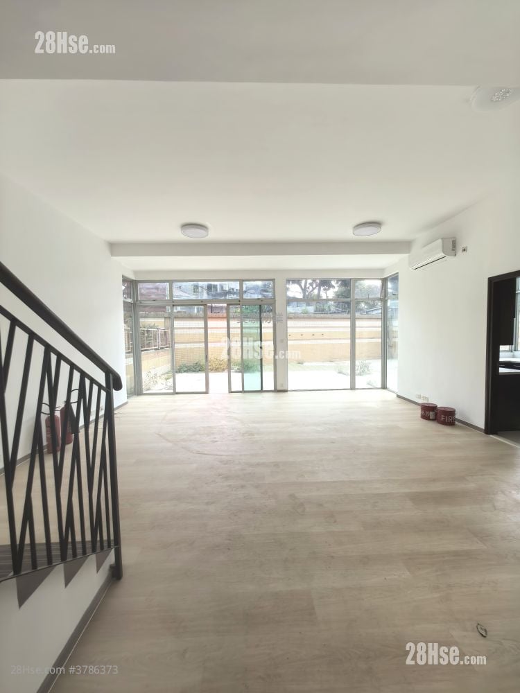 Miami Crescent Sell 5+ Bedrooms , 5+ Bathrooms 2,236 ft²