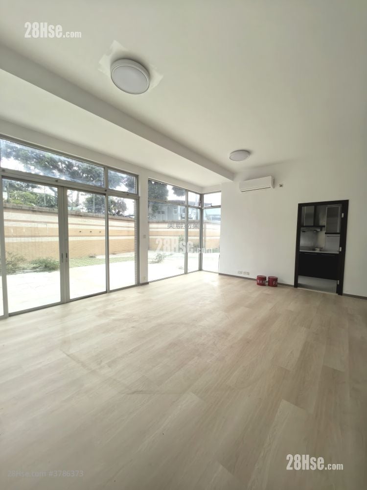 Miami Crescent Sell 5+ Bedrooms , 5+ Bathrooms 2,236 ft²