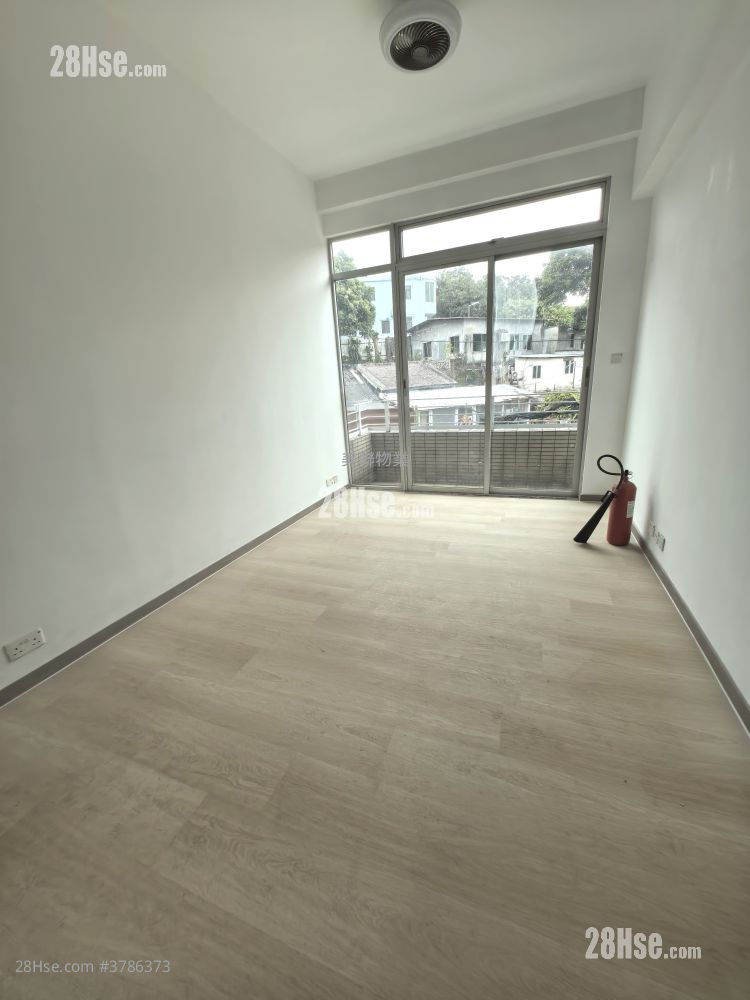 Miami Crescent Sell 5+ Bedrooms , 5+ Bathrooms 2,236 ft²