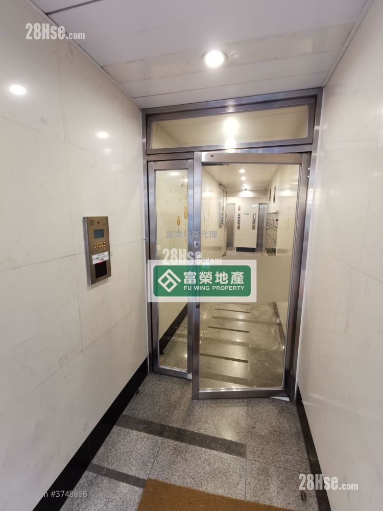 Hung Wai Building Sell 2 Bedrooms , 1 Bathroom 302 ft²