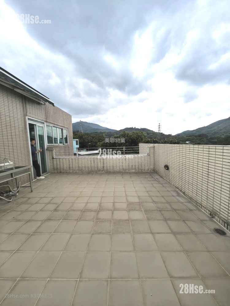 Miami Crescent Sell 5+ Bedrooms , 5+ Bathrooms 2,236 ft²