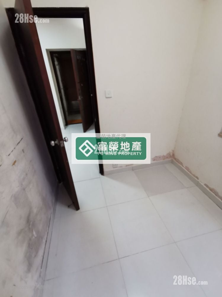 Hung Wai Building Sell 2 Bedrooms , 1 Bathroom 302 ft²