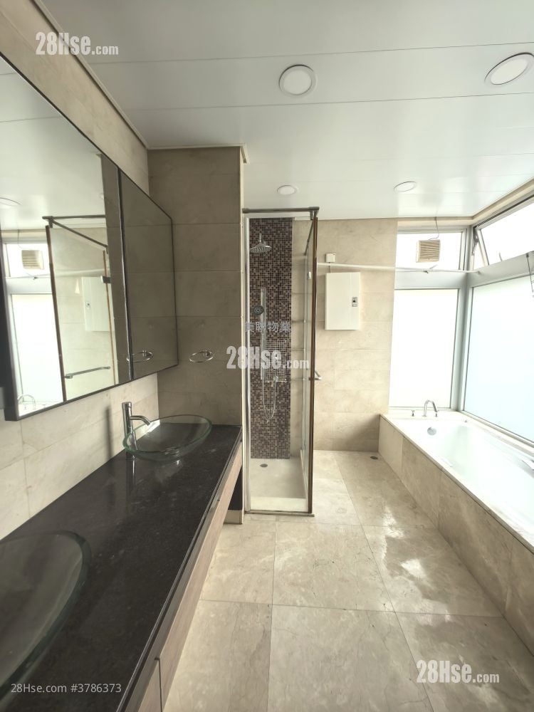 Miami Crescent Sell 5+ Bedrooms , 5+ Bathrooms 2,236 ft²