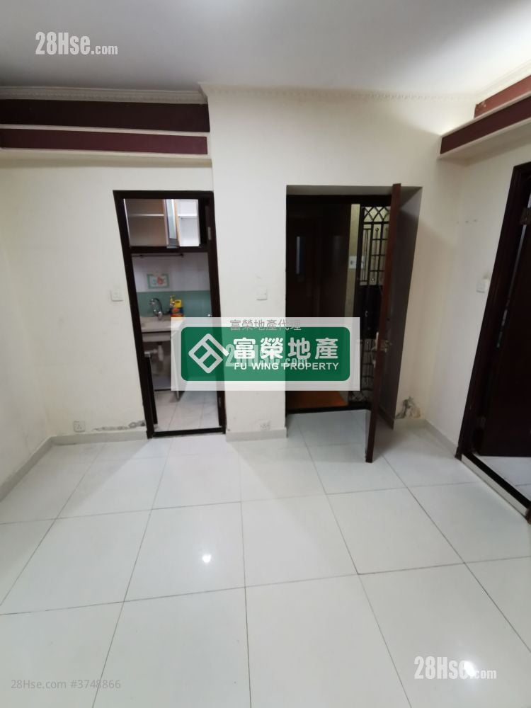 Hung Wai Building Sell 2 Bedrooms , 1 Bathroom 302 ft²