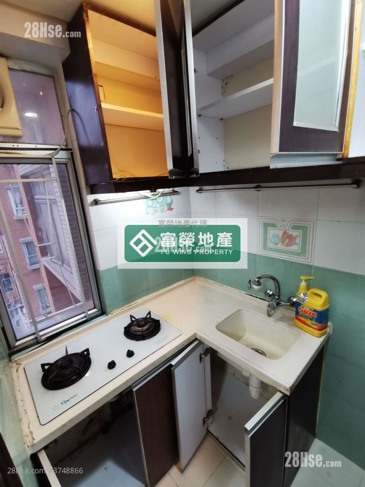 Hung Wai Building Sell 2 Bedrooms , 1 Bathroom 302 ft²