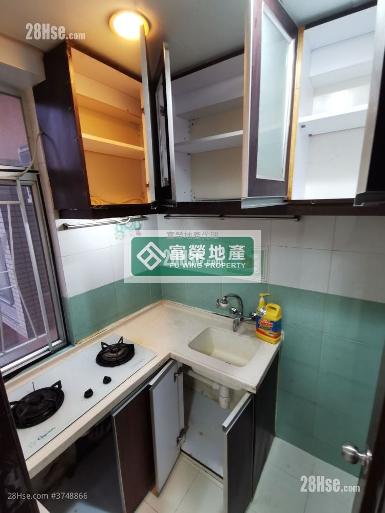 Hung Wai Building Sell 2 Bedrooms , 1 Bathroom 302 ft²
