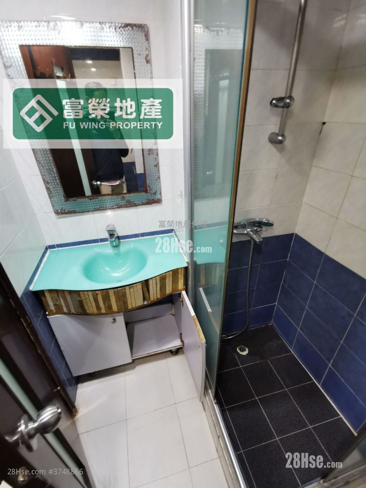 Hung Wai Building Sell 2 Bedrooms , 1 Bathroom 302 ft²