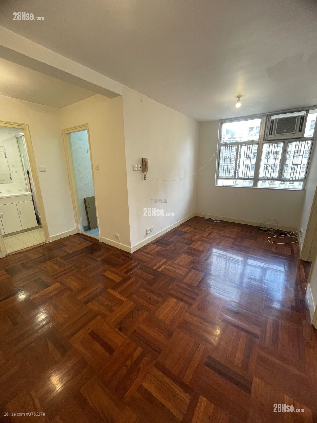 Lung Poon Court Sell 2 Bedrooms 426 ft²