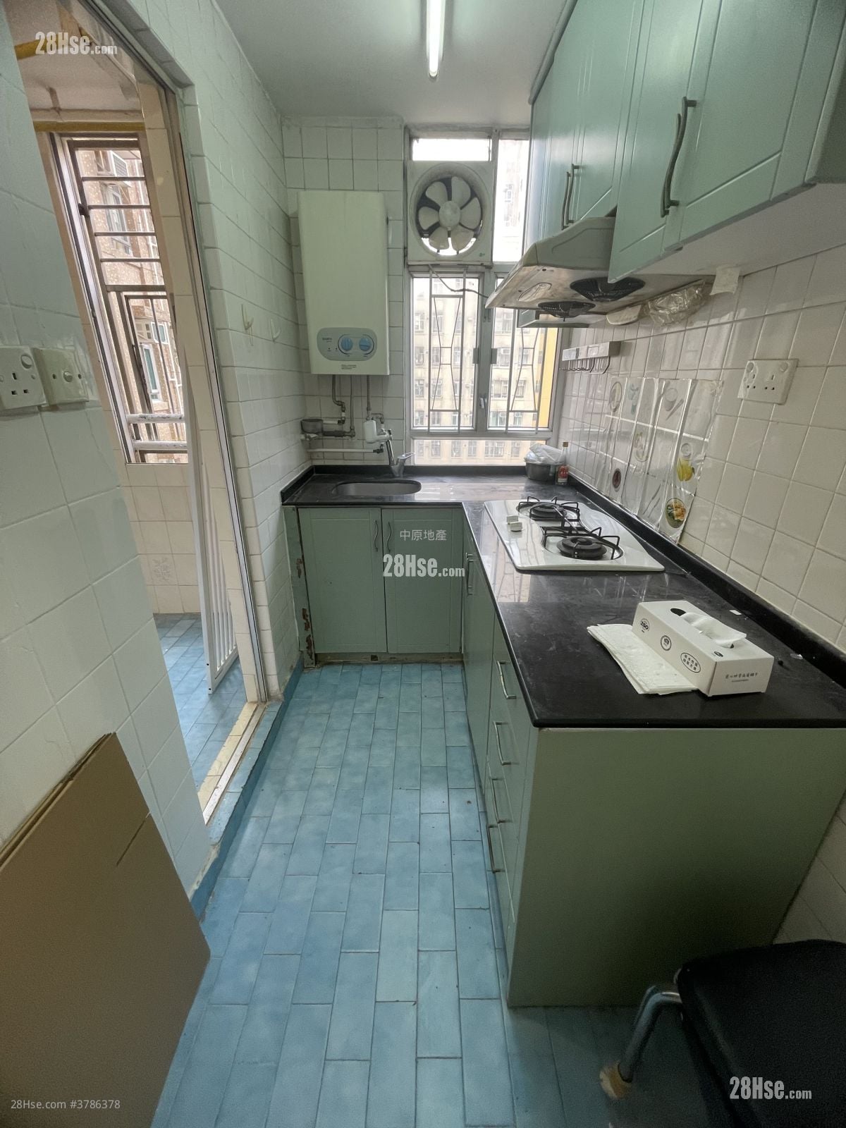 Lung Poon Court Sell 2 Bedrooms 426 ft²