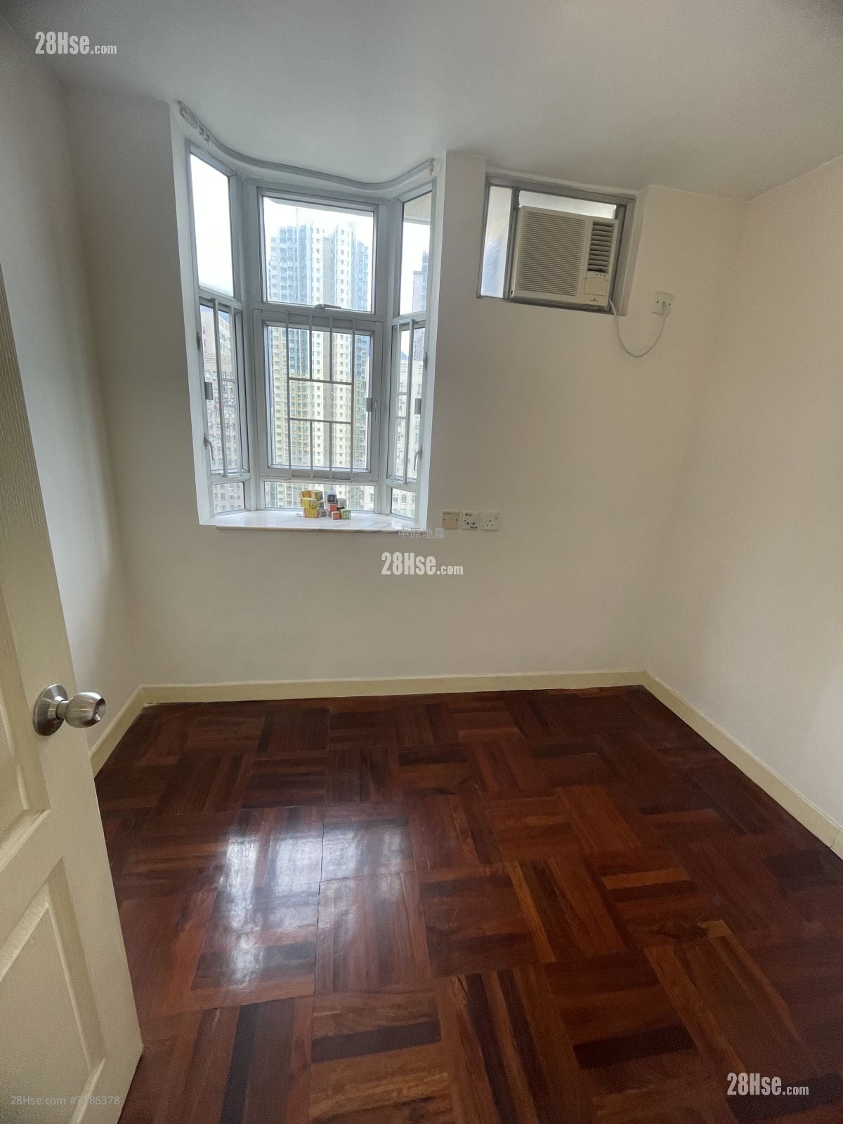 Lung Poon Court Sell 2 Bedrooms 426 ft²