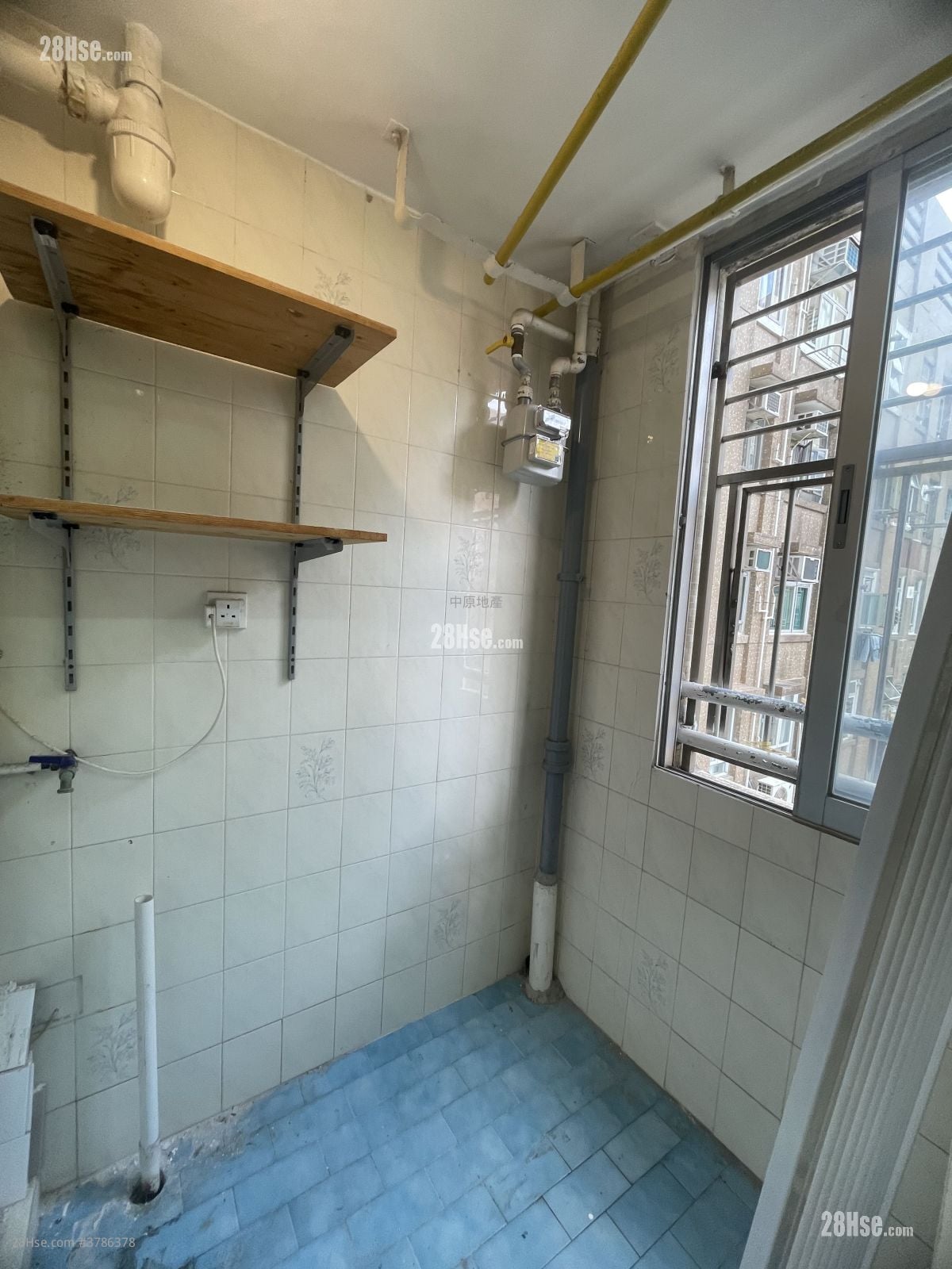 Lung Poon Court Sell 2 Bedrooms 426 ft²