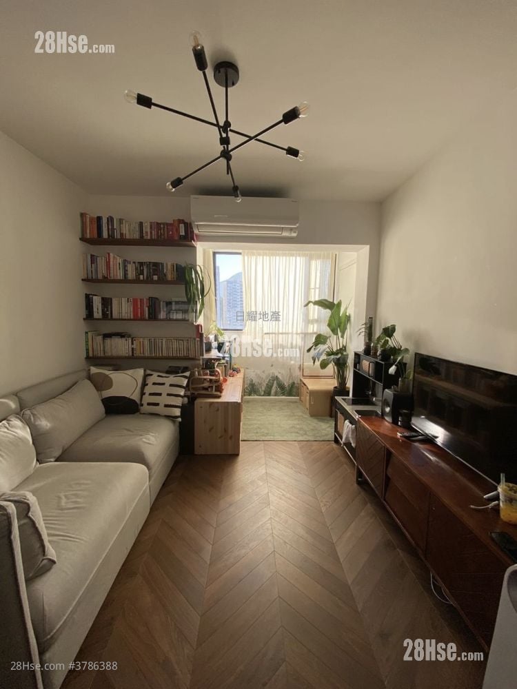 Royal Court Sell 3 Bedrooms , 2 Bathrooms 661 ft²