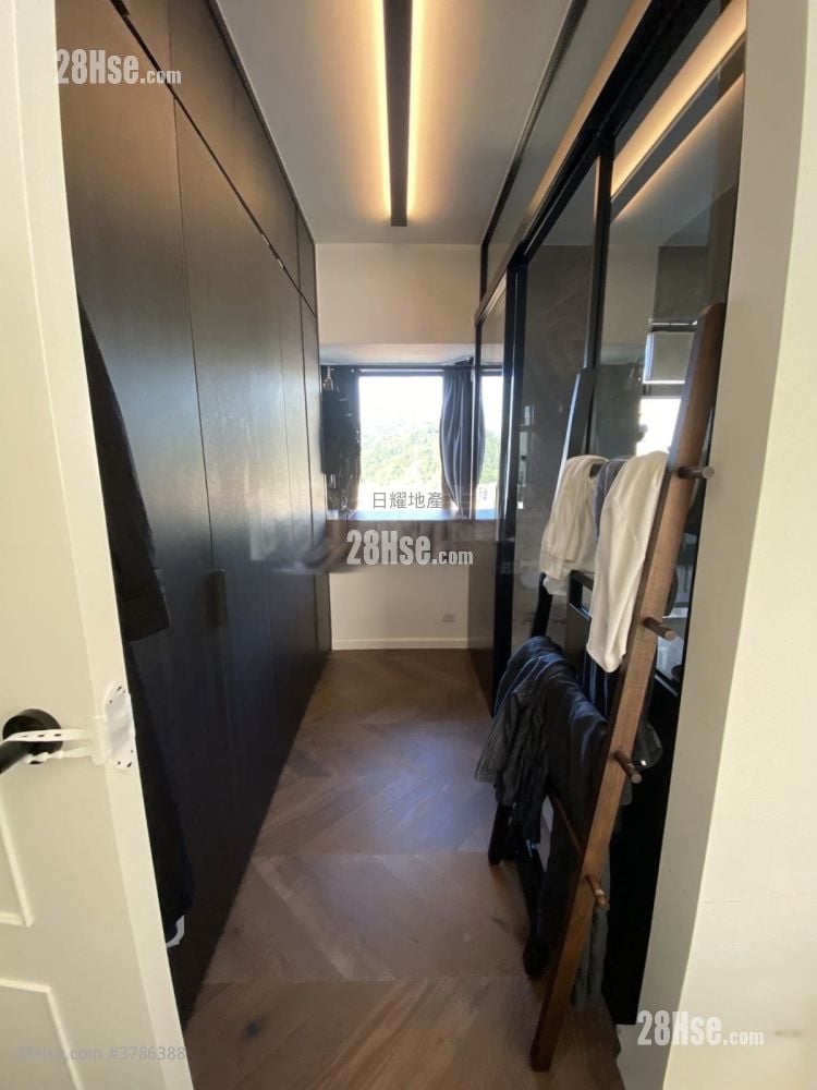 Royal Court Sell 3 Bedrooms , 2 Bathrooms 661 ft²