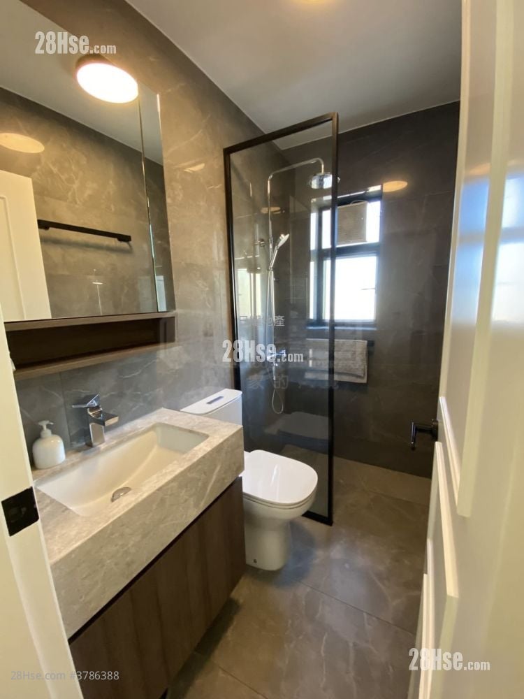 Royal Court Sell 3 Bedrooms , 2 Bathrooms 661 ft²