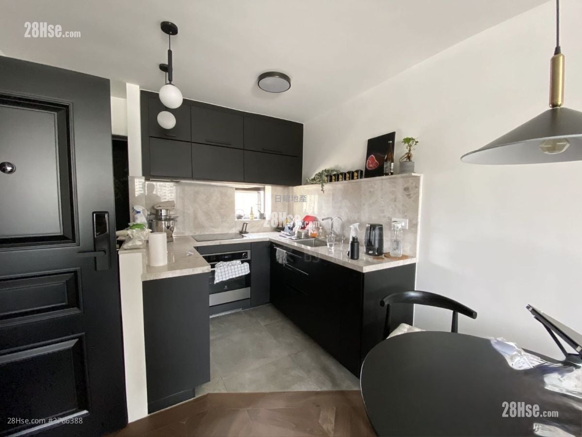 Royal Court Sell 3 Bedrooms , 2 Bathrooms 661 ft²