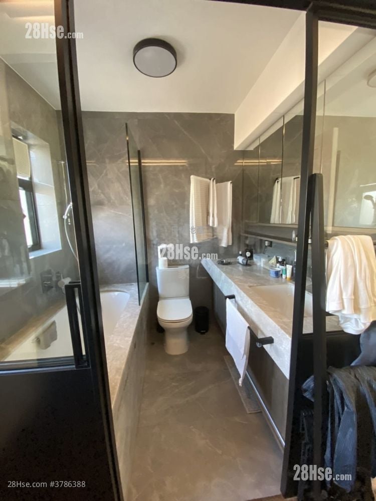 Royal Court Sell 3 Bedrooms , 2 Bathrooms 661 ft²