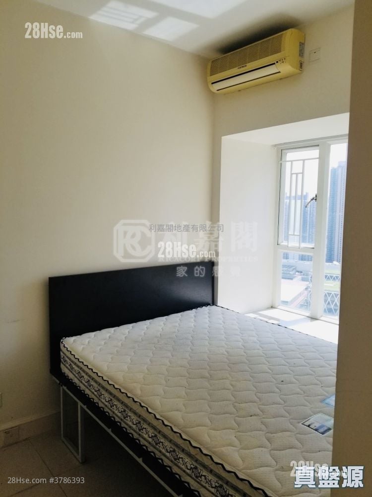 Metro Town Sell 3 Bedrooms 594 ft²