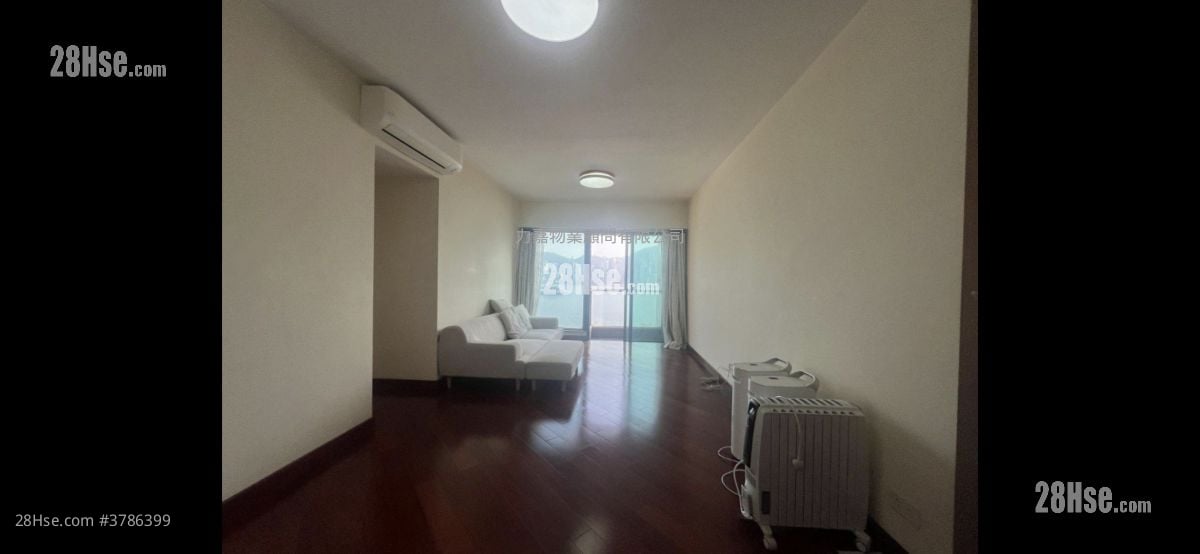 The Arch Sell 846 ft²