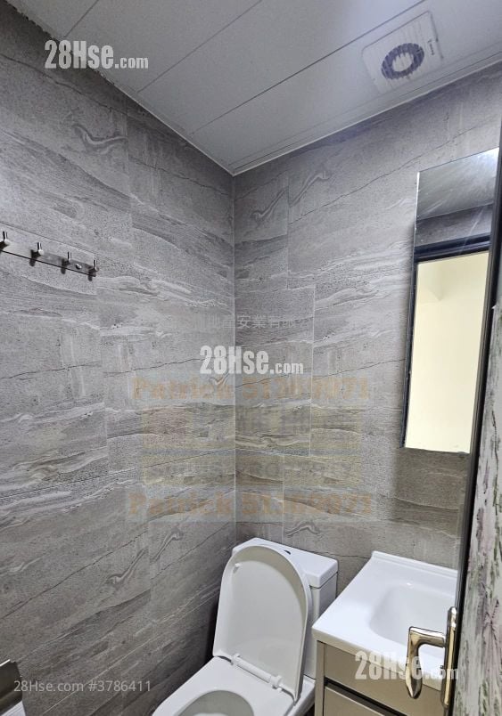 Kam Tong Building Sell 3 Bedrooms , 2 Bathrooms 515 ft²