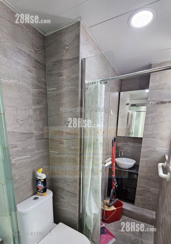 Kam Tong Building Sell 3 Bedrooms , 2 Bathrooms 515 ft²