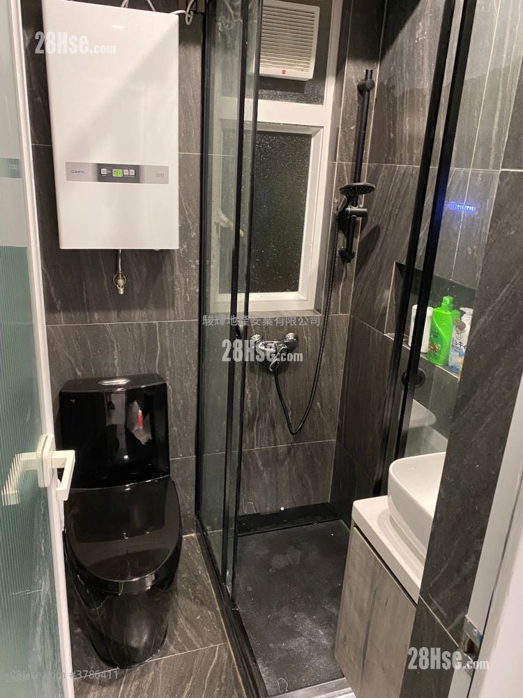 Kam Tong Building Sell 3 Bedrooms , 2 Bathrooms 515 ft²