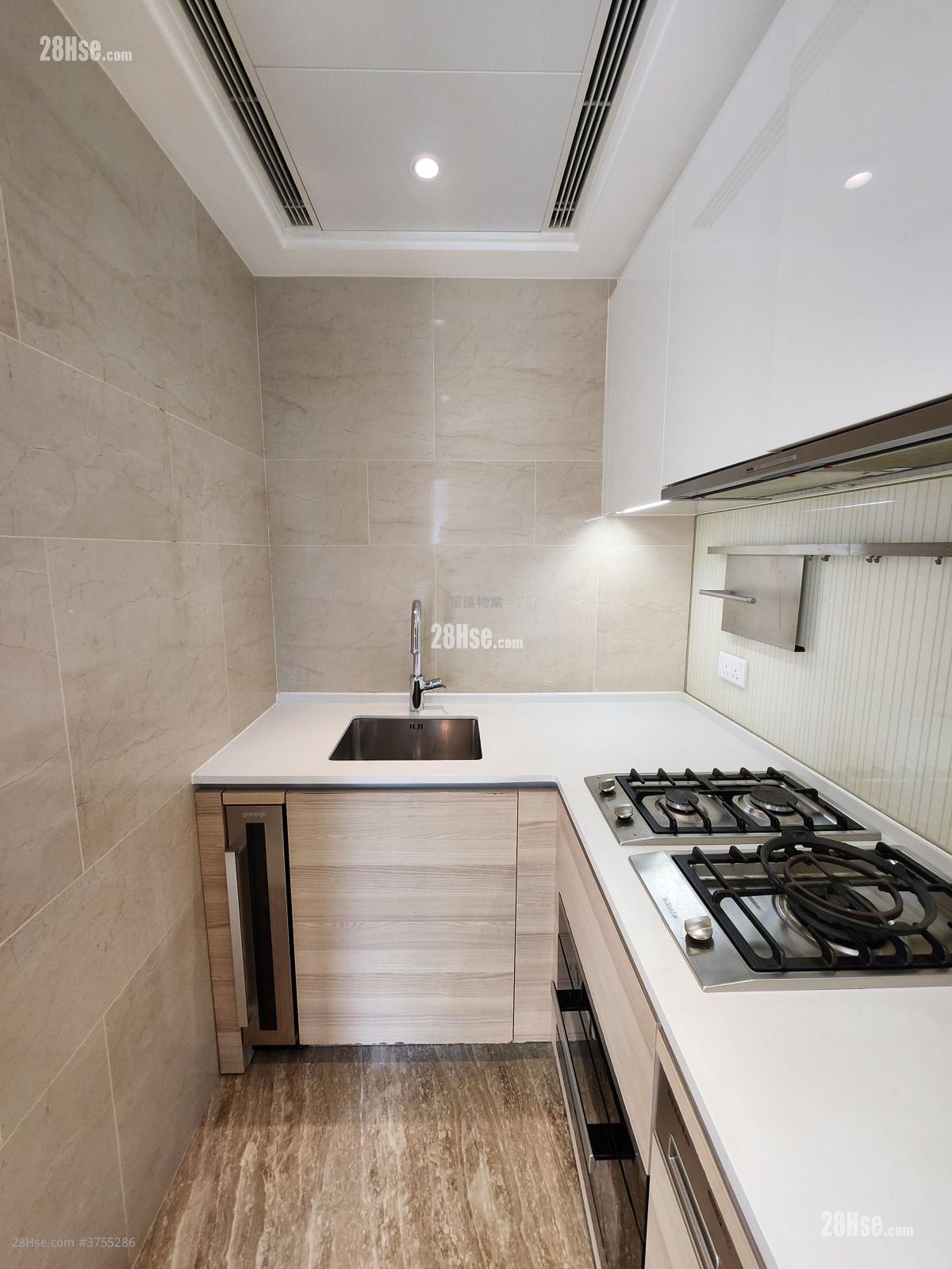 One Homantin Sell 2 Bedrooms , 1 Bathroom 509 ft²