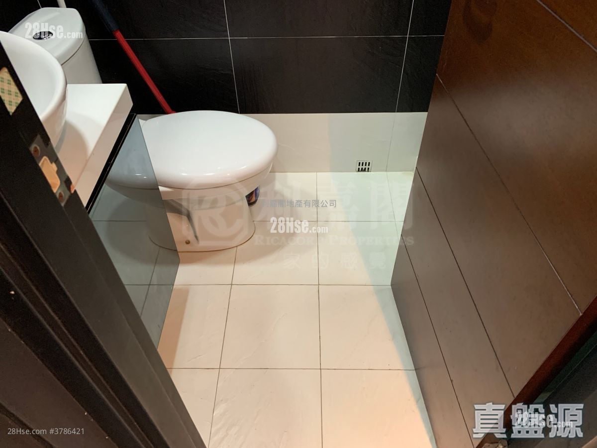 港湾豪庭 售盘 2 房 381 平方尺