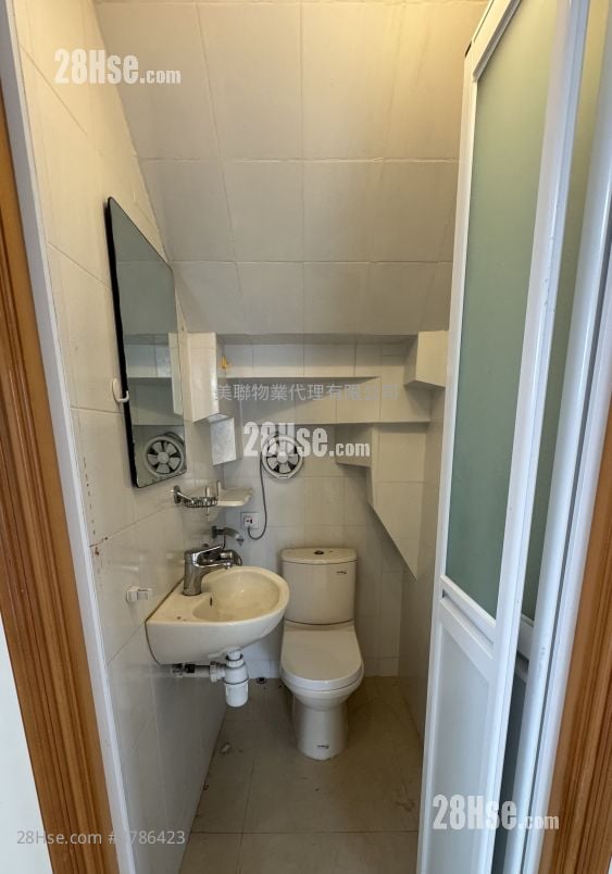 Fairview Park Rental 950 ft²