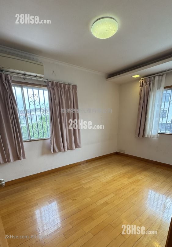 Fairview Park Rental 950 ft²