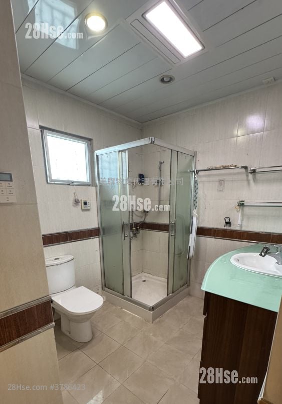 Fairview Park Rental 950 ft²