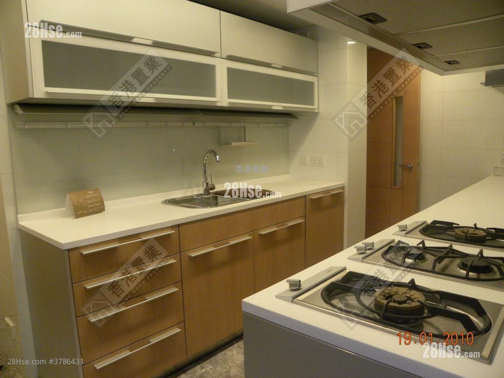 Manhattan Hill Sell 4 Bedrooms , 3 Bathrooms 1,351 ft²