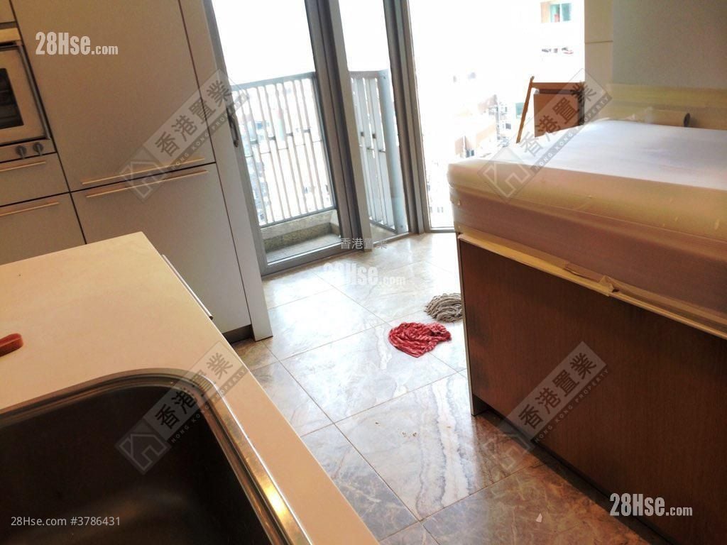 Manhattan Hill Sell 4 Bedrooms , 3 Bathrooms 1,351 ft²